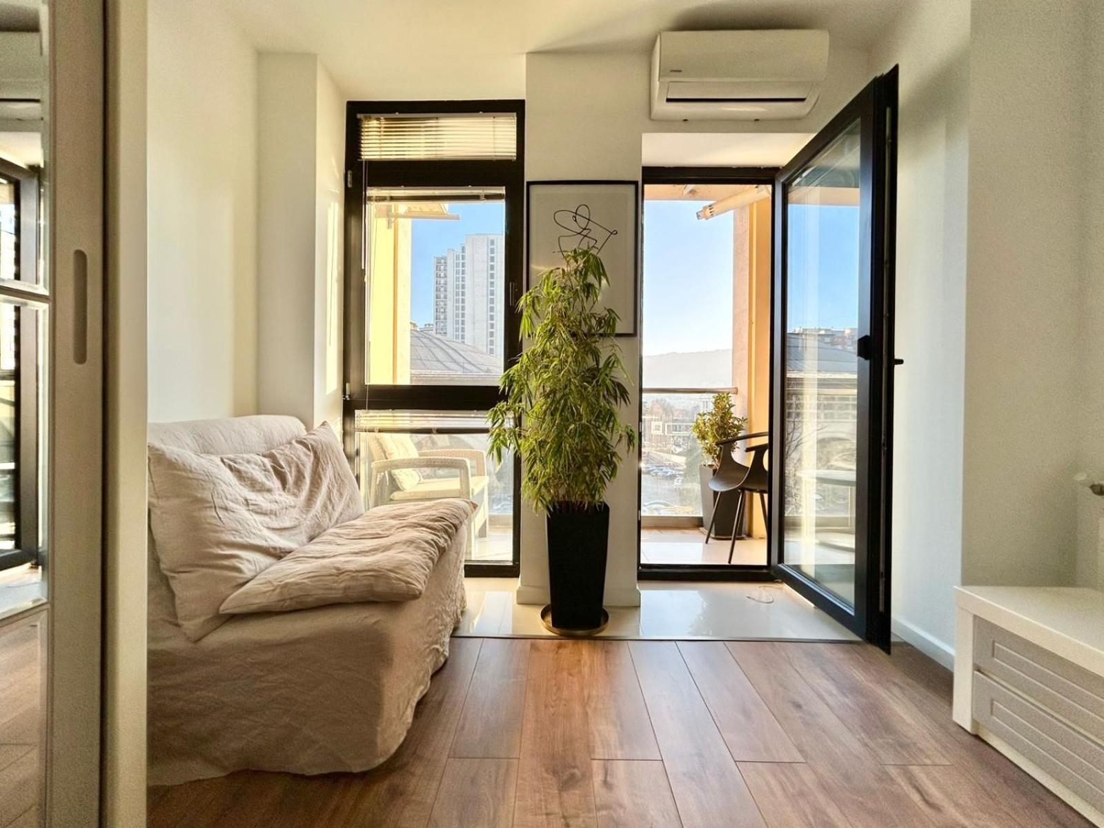 City Center - Next To Holiday Inn -2Br Apartment Тбилиси Екстериор снимка