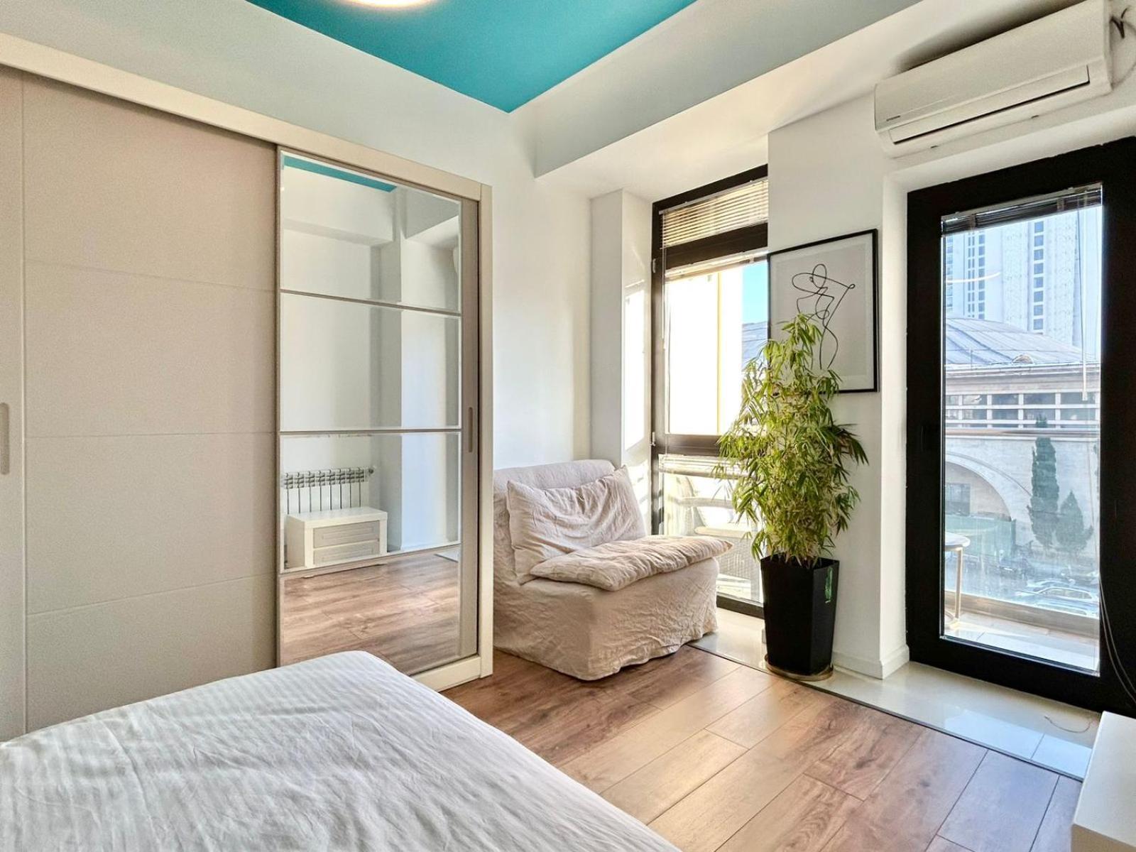 City Center - Next To Holiday Inn -2Br Apartment Тбилиси Екстериор снимка