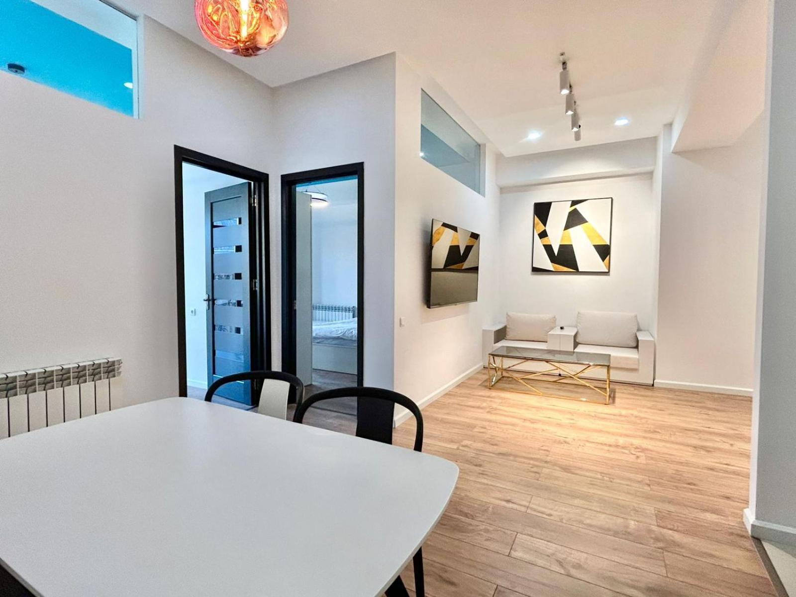 City Center - Next To Holiday Inn -2Br Apartment Тбилиси Екстериор снимка
