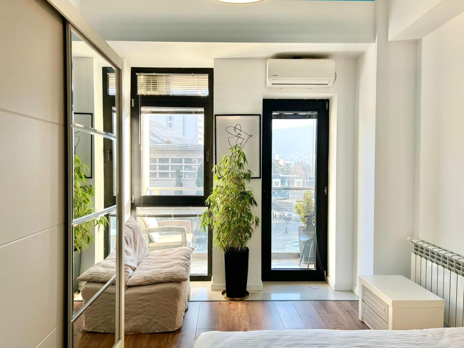 City Center - Next To Holiday Inn -2Br Apartment Тбилиси Екстериор снимка